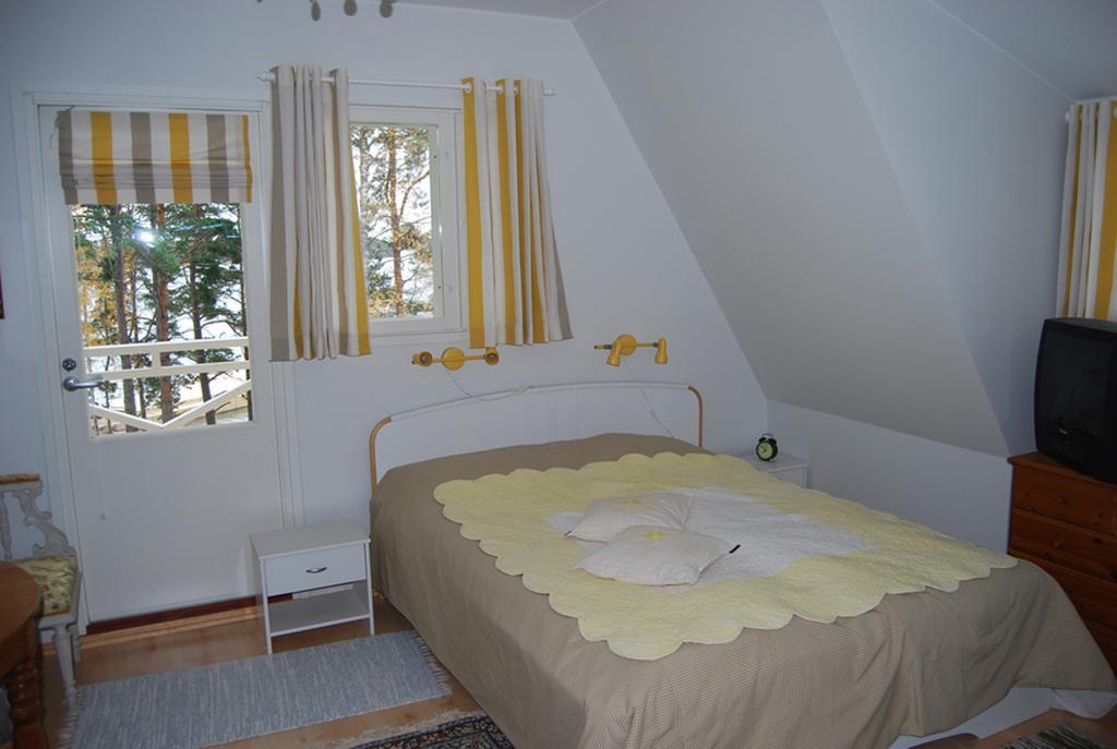 Villa Harald - Beachfront Hitis Chambre photo